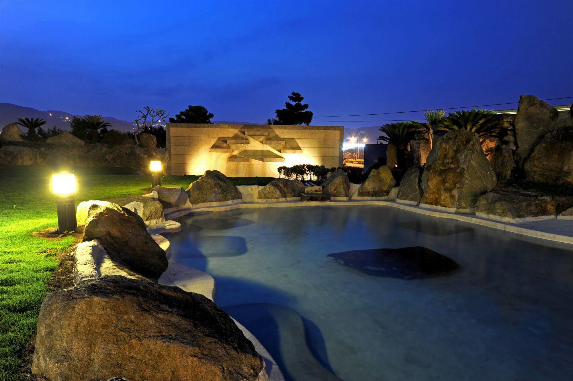 Chat Hot Spring Resort Keelung Esterno foto